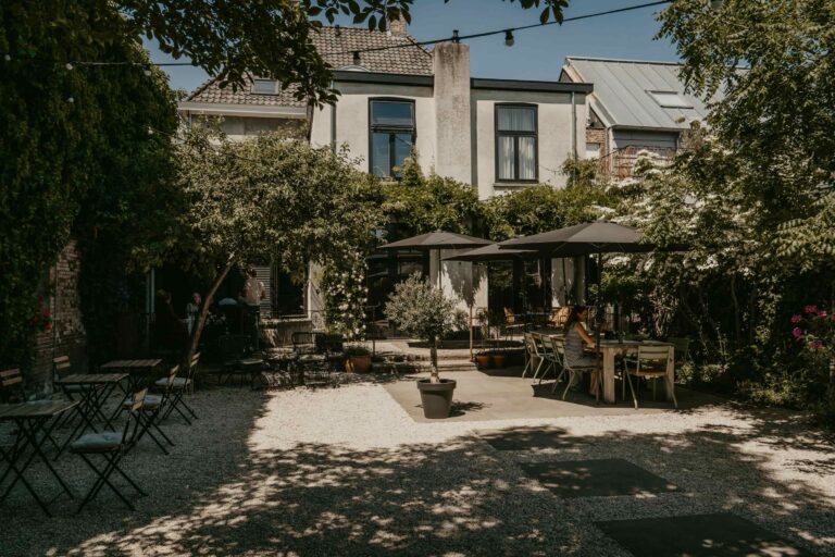 Prachtige binnentuin om in te veragderen in Veghel