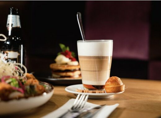 Flexwerken bij Café Cinq in Den Bosch, uitzicht op de St-Jan, Parade